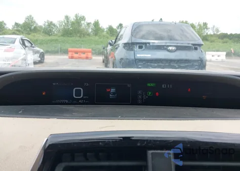 2016 Toyota Prius z USA, uszkodzony, nr VIN JTDKBRFU6G3007769